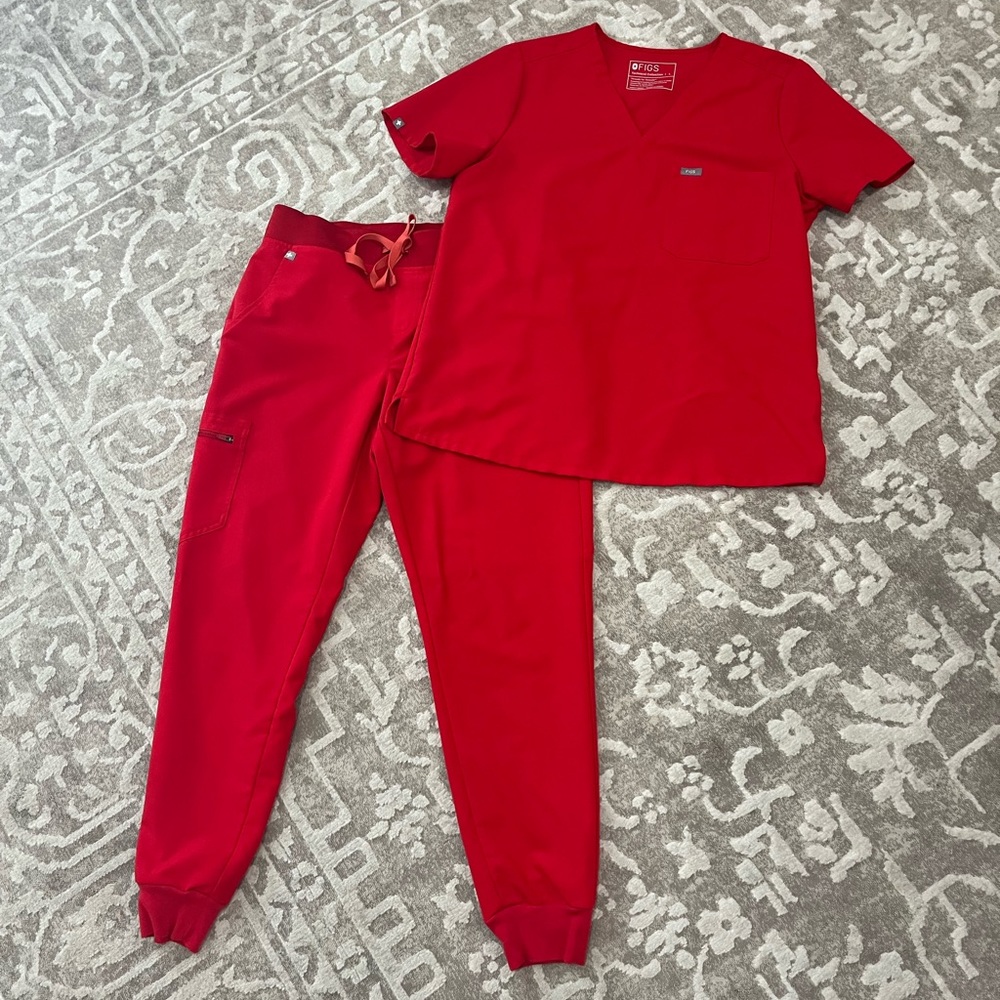 Figs Scrub Set! Beautiful Pop Red! L Top and M Bottom. Excellent Condition!